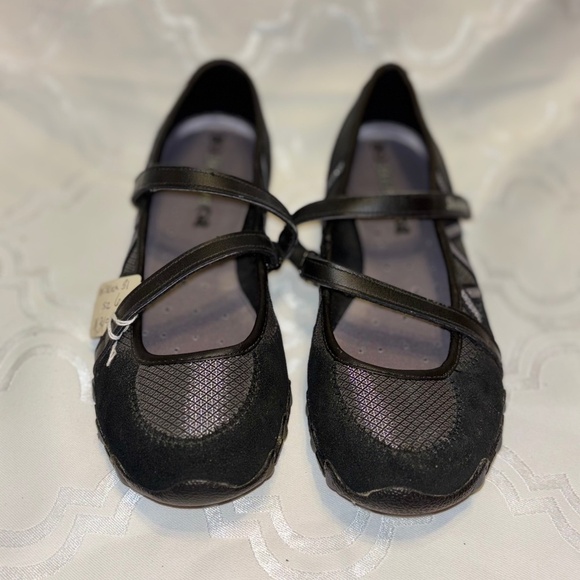 Skechers Size 6 ladies shoes new no box or tag - Picture 1 of 8